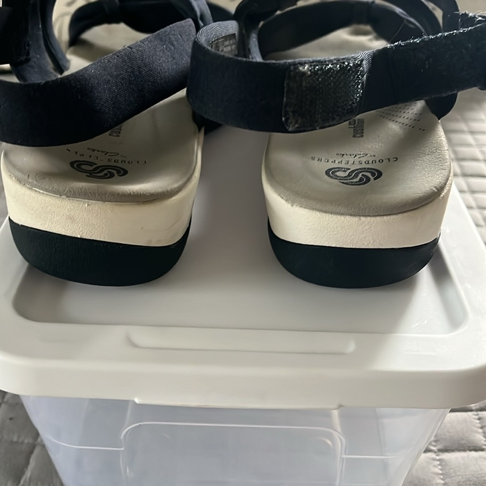 Clarks Blue and White Sandals with Minimalist Design - Picture 6 of 7